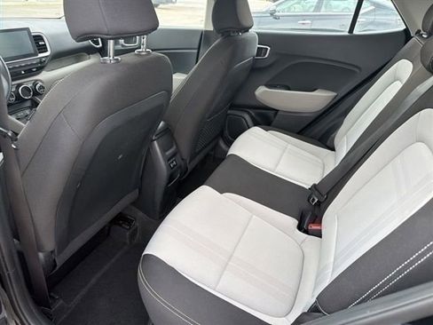 Used 2025 Hyundai Venue SEL FWD image 10