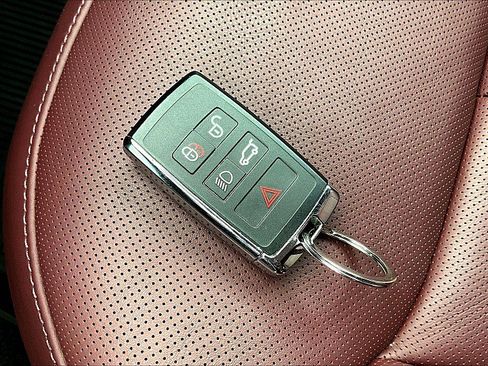 Used 2023 Land Rover Range Rover SE image 10