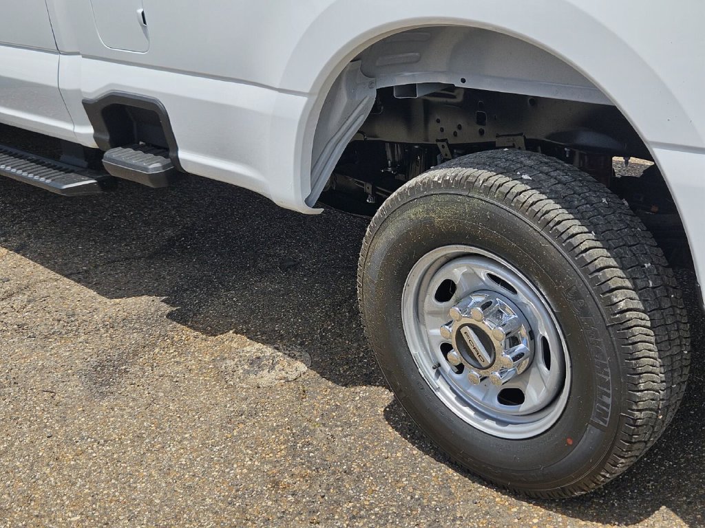 New 2026 Ford F250 XL w/ FX4 Off-Road Package AWD/4WD image 7