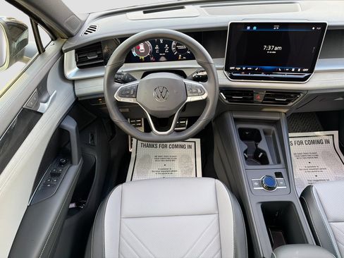 New 2026 Volkswagen Tiguan SE R-Line FWD image 17