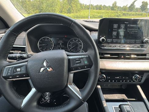 Used 2022 Mitsubishi Outlander SE image 28