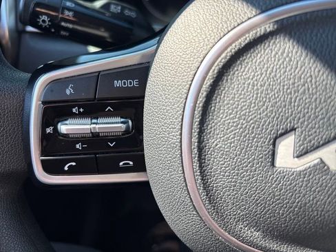 Used 2022 Kia Sorento LX image 9