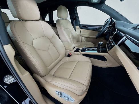 Certified 2025 Porsche Macan image 31