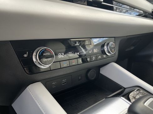 Used 2023 Mitsubishi Outlander image 10