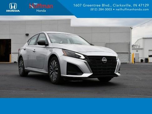 Used 2024 Nissan Altima 2.5 SV FWD image 1