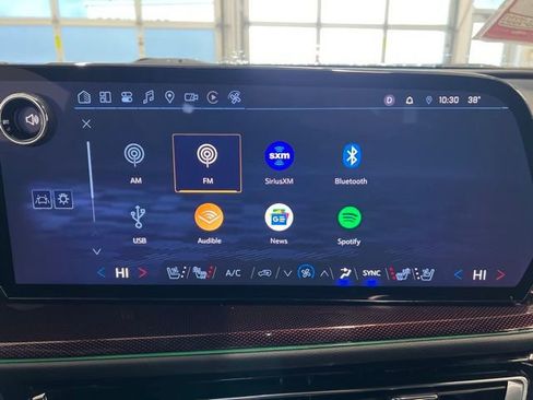 Used 2024 Chevrolet Traverse RS w/ LPO, Floor Liner Package image 33