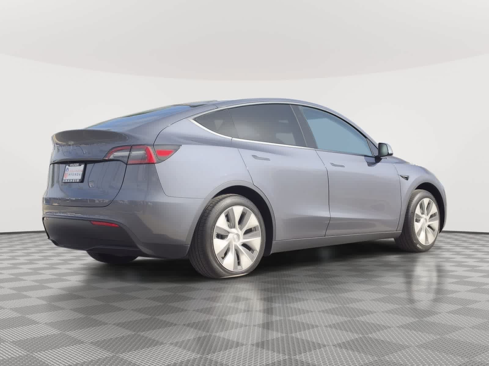 Used 2023 Tesla Model Y 2WD image 7