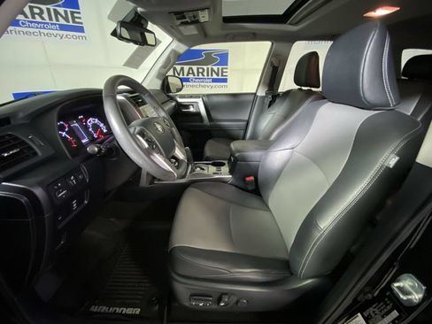 Used 2020 Toyota 4Runner SR5 Premium w/ Moonroof Package AWD/4WD image 25