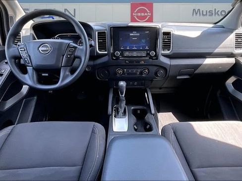Used 2024 Nissan Frontier SV w/ Technology Package RWD image 8