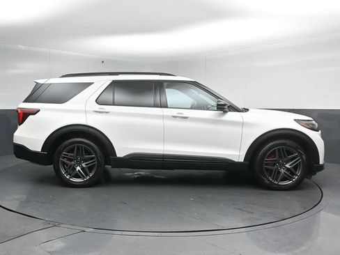 Certified 2025 Ford Explorer ST AWD/4WD image 8