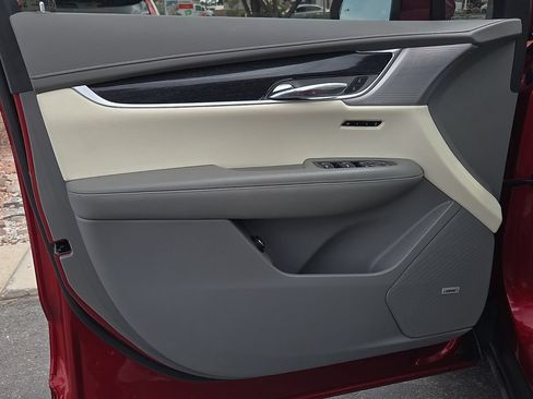 Used 2023 Cadillac XT6 Premium Luxury AWD/4WD image 13
