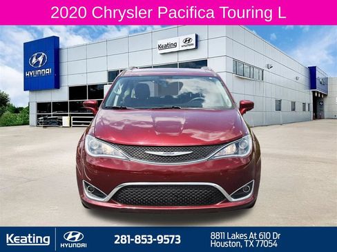 Used 2020 Chrysler Pacifica Touring-L FWD image 2