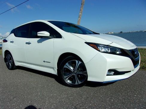 Used 2019 Nissan Leaf SL w/ SL Technology Package FWD image 2