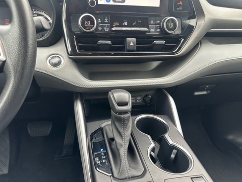 Certified 2023 Toyota Highlander L image 11
