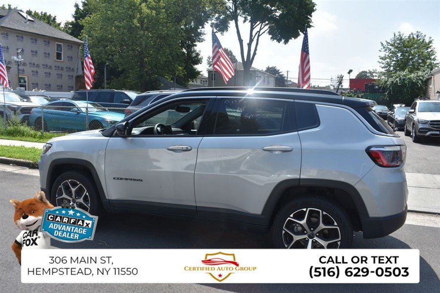 Used 2025 Jeep Compass Limited AWD/4WD image 9