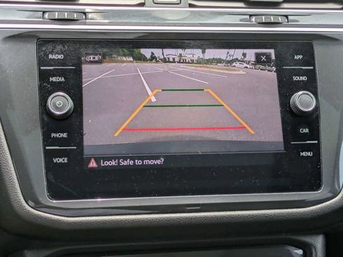 Certified 2024 Volkswagen Tiguan SE w/ Panoramic Sunroof Package FWD image 24