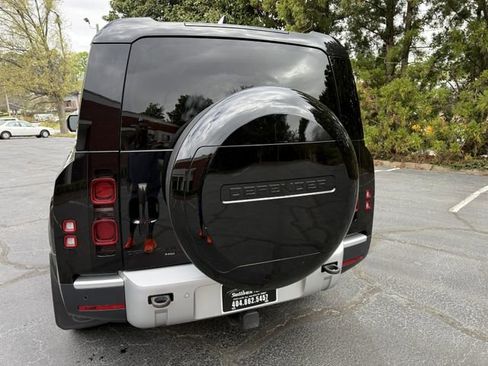 Used 2023 Land Rover Defender 130 SE image 6