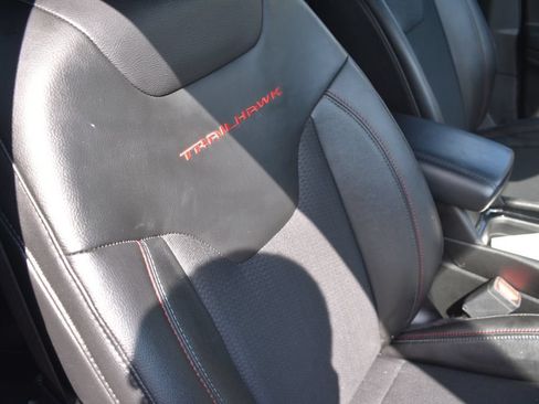 Used 2025 Jeep Compass Trailhawk AWD/4WD image 23