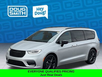 New 2026 Chrysler Pacifica Select w/ S Appearance Package