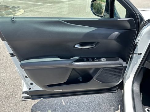Used 2021 Lexus UX 200 w/ Accessory Package (Z2) FWD image 16