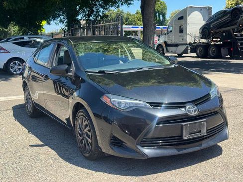 Used 2017 Toyota Corolla LE w/ Carpet Mat Package (TMS) FWD image 2