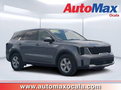 Used 2025 Kia Sorento LX FWD image 1