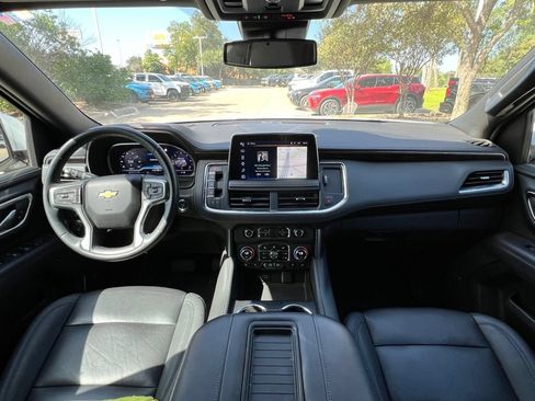 Used 2023 Chevrolet Suburban LT w/ Luxury Package RWD image 10