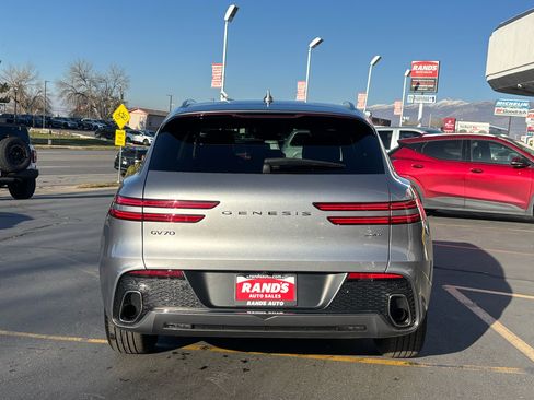 Used 2025 Genesis GV70 2.5T w/ Select Package image 10