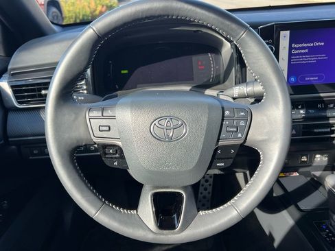 Used 2025 Toyota Camry SE w/ Multimedia Upgrade Package image 21