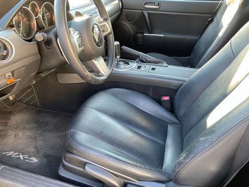 Used 2008 MAZDA MX-5 Miata Touring w/ Interior Trim Pkg RWD image 9
