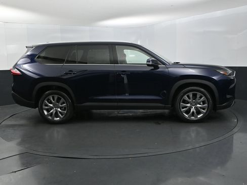 Used 2025 Toyota Grand Highlander AWD Hybrid image 6
