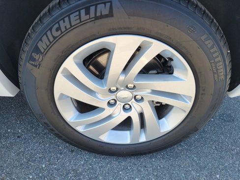 Used 2024 Land Rover Discovery Sport S image 29