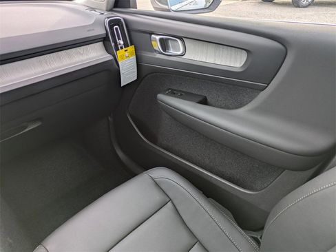 New 2025 Volvo XC40 B5 Core w/ Protection Package Premier image 18