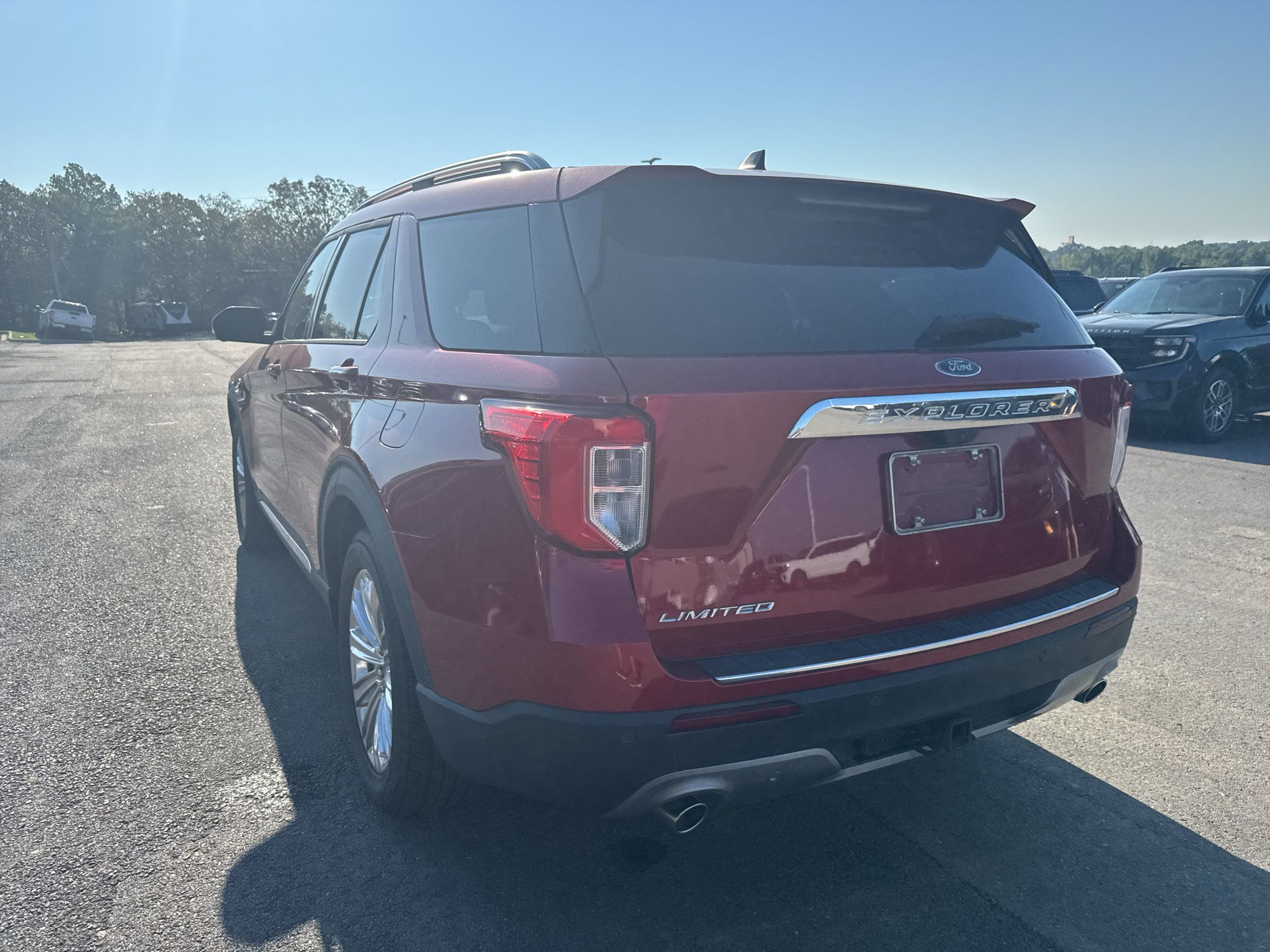 Used 2022 Ford Explorer Limited w/ Equipment Group 301A RWD image 7