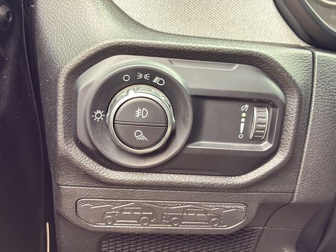 Used 2025 Jeep Gladiator Sport AWD/4WD image 40