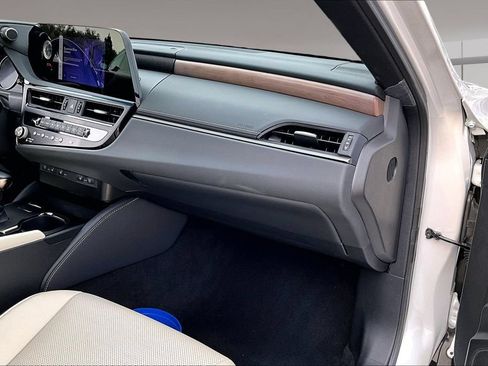 Used 2025 Lexus ES 350 w/ Premium Package FWD image 16