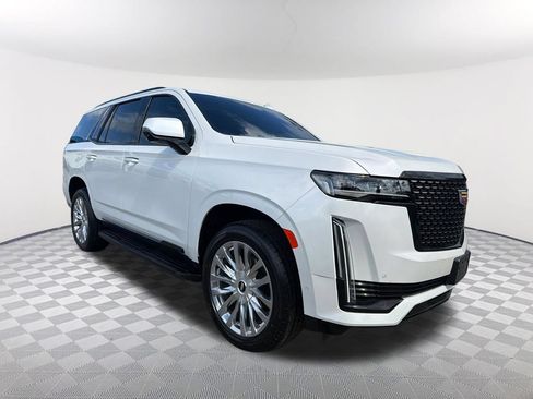 Used 2024 Cadillac Escalade Premium Luxury AWD/4WD image 3