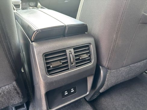 Used 2025 Nissan Rogue SV FWD image 24