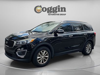 Used 2017 Kia Sorento LX w/ LX Convenience Package