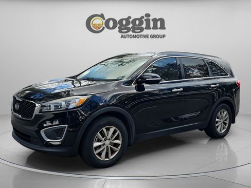 Used 2017 Kia Sorento LX w/ LX Convenience Package image 1