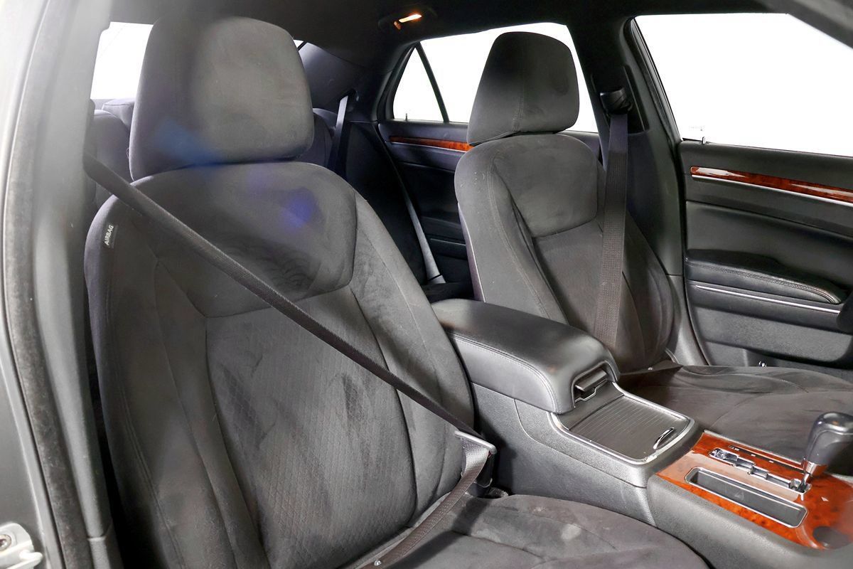 Used 2012 Chrysler 300 RWD image 35