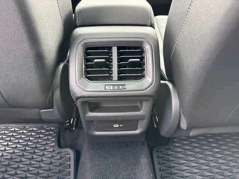 Certified 2025 Volkswagen Taos SE image 35