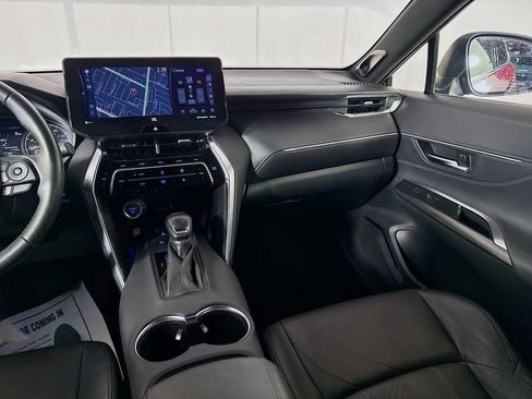 Used 2021 Toyota Venza Limited image 28