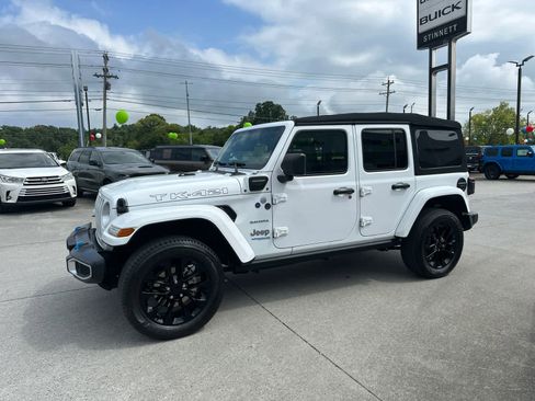 Used 2022 Jeep Wrangler Unlimited Sahara w/ Cold Weather Group image 4