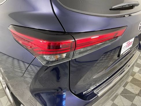 Used 2023 Toyota Highlander Platinum AWD/4WD image 18
