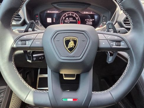 Used 2023 Lamborghini Urus Performante AWD/4WD image 9