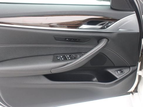 Used 2023 BMW 530i w/ Convenience Package RWD image 10