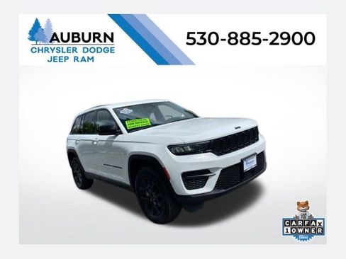 Used 2025 Jeep Grand Cherokee Altitude AWD/4WD image 1