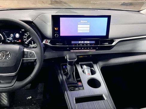 New 2026 Toyota Sienna XLE image 6