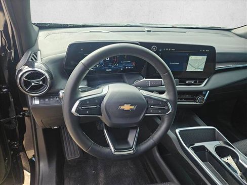 Used 2025 Chevrolet Equinox LT image 16